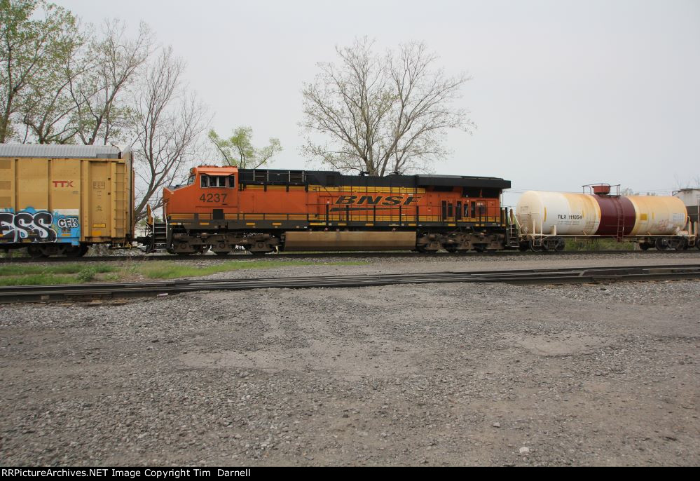 BNSF 4237 on 28B